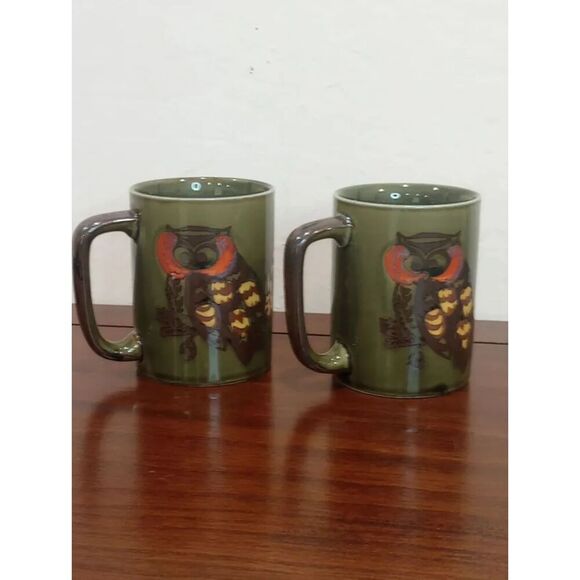 Set of Two Vintage Stoneware Owl Mugs - Picture 4 of 4